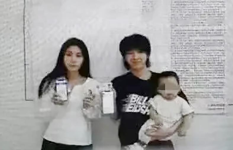 打小三扒衣服最新视频,打小三扒衣服最新视频，道德、法律与人性的探讨