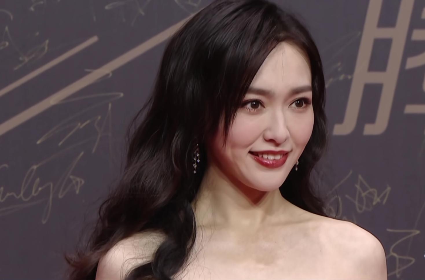 鹿晗热巴最新一期拥抱,鹿晗热巴最新一期拥抱，星光下的温暖瞬间