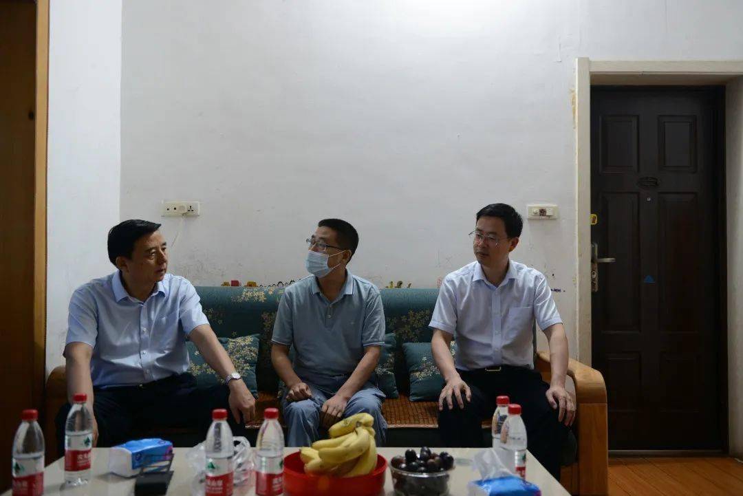 官榜最新章节到哪里看,探寻官榜最新章节，阅读盛宴的指南